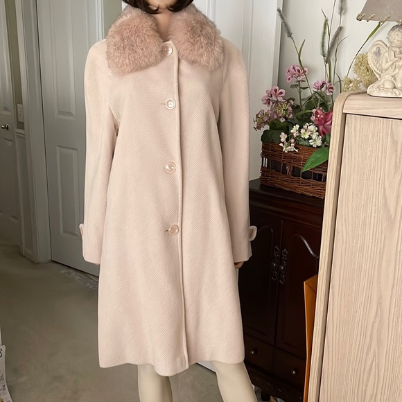 Katherine Kelly angora and virgin wool fox collar coat in Pinkness - Picture 3 of 16